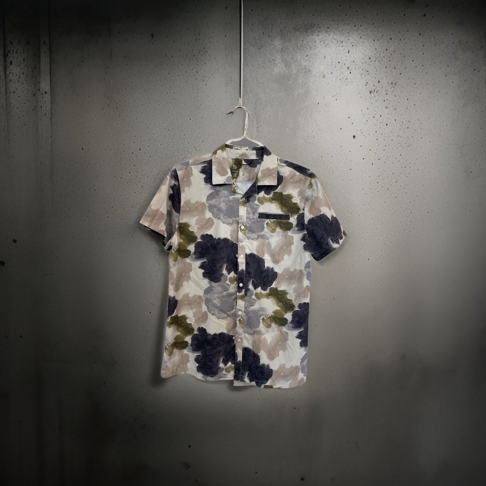 MENS M LIGHT WEIGHT WRINKLE FREE BUTTON DOWN